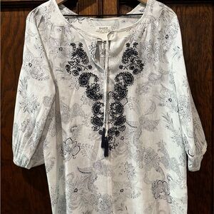 Malvin Women's Embroidered Blouse Linen - White and Navy